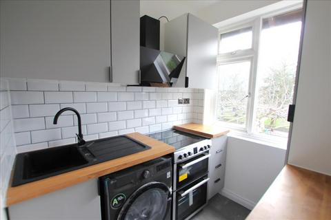 2 bedroom flat to rent, White Hart Lane, Tottenham, London, N17