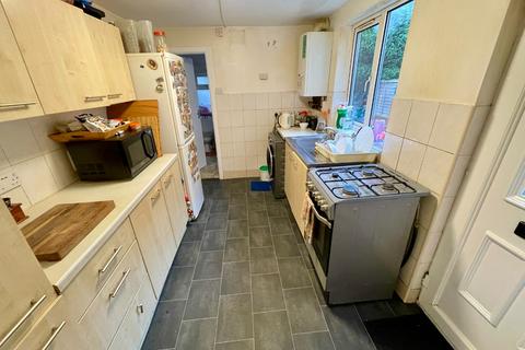 3 bedroom terraced house for sale, Hitchin Road, Luton, Bedfordshire, LU2 0EW