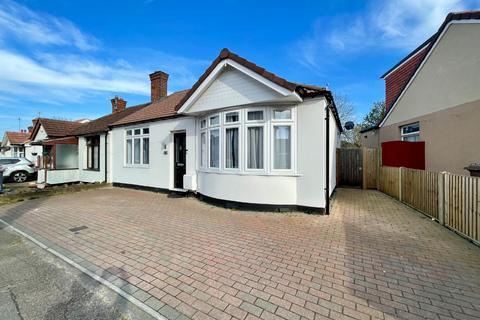 3 bedroom semi-detached bungalow for sale, St. Monicas Avenue, Luton, Bedfordshire, LU3 1PN