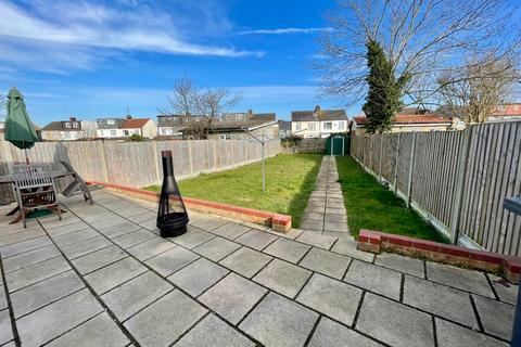 3 bedroom semi-detached bungalow for sale, St. Monicas Avenue, Luton, Bedfordshire, LU3 1PN