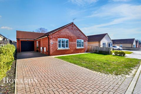 4 bedroom detached bungalow for sale, Teulon Close, Hopton