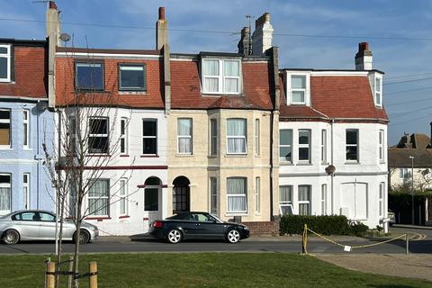 6 bedroom property for sale, New Pier Street, Walton on the Naze, CO14