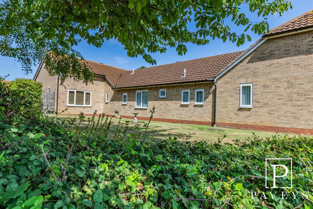COMMUNAL GARDENS &amp; PARKING