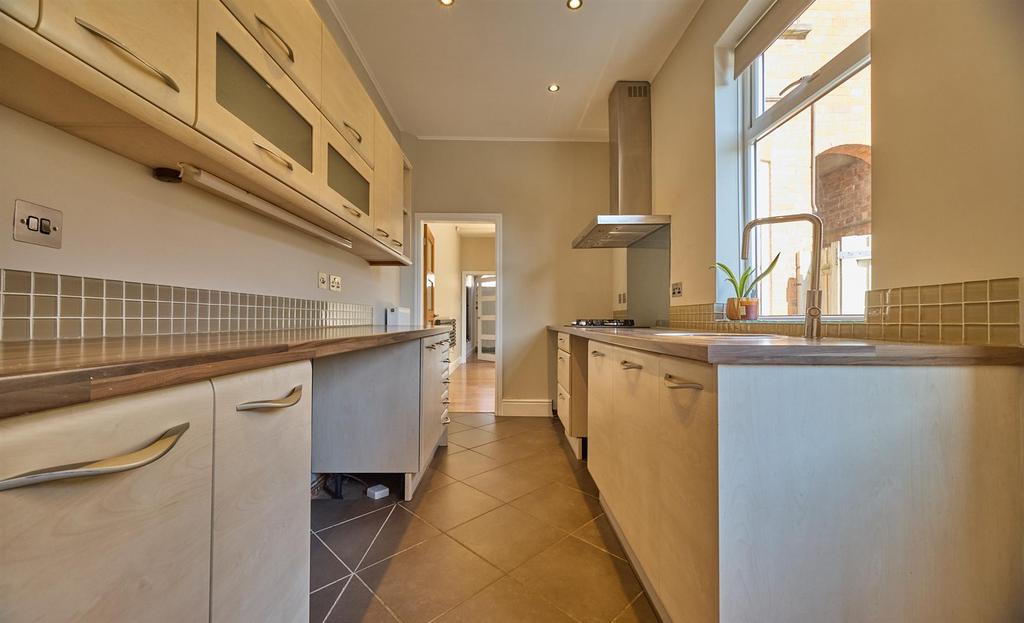 Refitted kitchen to rear