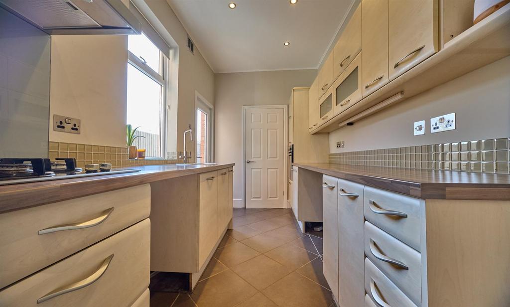 Clarendon Road 8.jpg