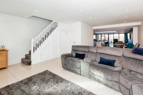 5 bedroom semi-detached house for sale, Hitherbroom Road, Hayes UB3