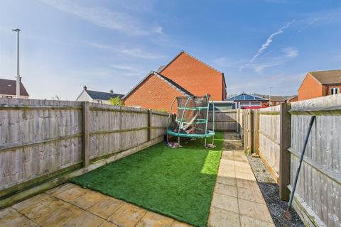 2 bedroom semi-detached house for sale, Stryd Bennett, Llanelli