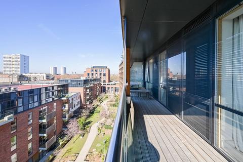 18 Barry Blandford Way, London E3