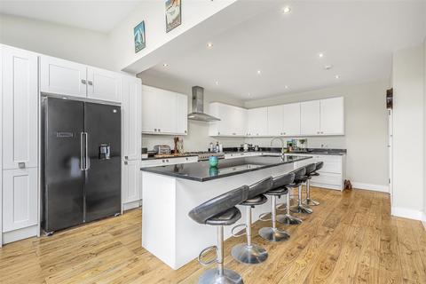 36 Denehurst Gardens, Richmond, TW10 5DL