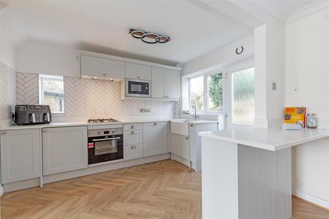 11 Derwent Close, Grindleford, Hope Valley, S32 2HD