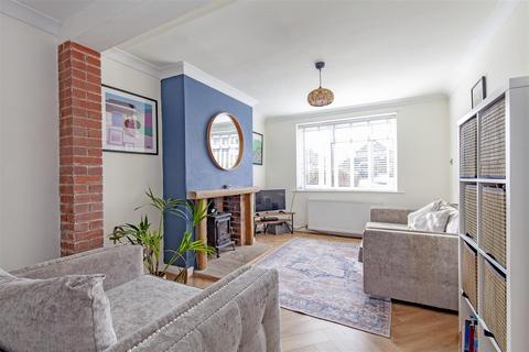 11 Derwent Close, Grindleford, Hope Valley, S32 2HD