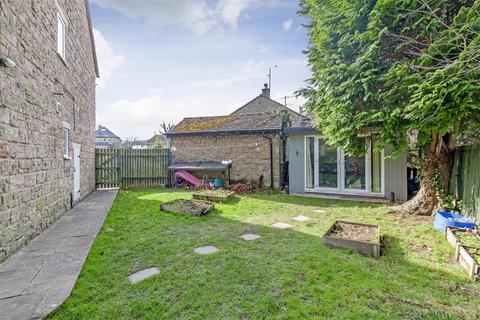 11 Derwent Close, Grindleford, Hope Valley, S32 2HD