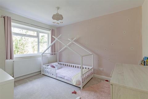 11 Derwent Close, Grindleford, Hope Valley, S32 2HD