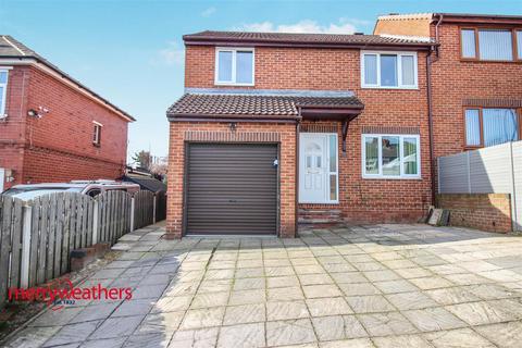 3 bedroom townhouse for sale, Guilthwaite Crescent, Whiston, Rotherham