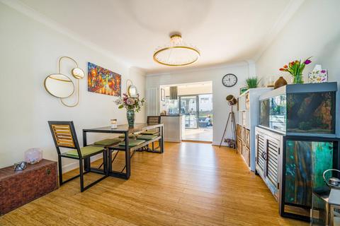 20 Greenway, Chislehurst, BR7 6JE