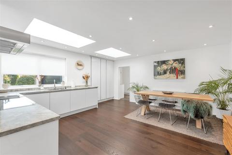4 bedroom detached bungalow for sale, The Deerings, Harpenden