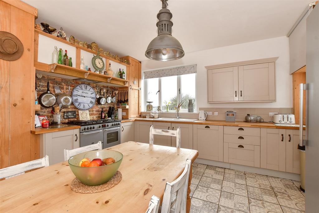 Kitchen/ Breakfast Room