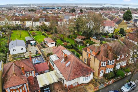 4 bedroom bungalow for sale, Third Avenue, Gillingham, Kent, ME7