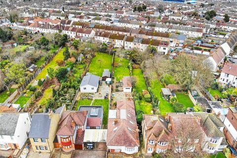 4 bedroom bungalow for sale, Third Avenue, Gillingham, Kent, ME7