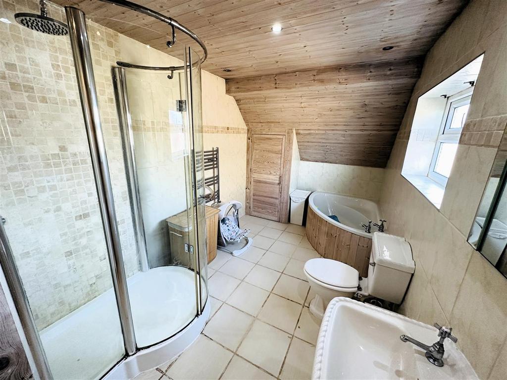 Bathroom.1.jpg