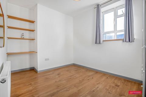 3 bedroom apartment to rent, Kingswood Estate London SE21