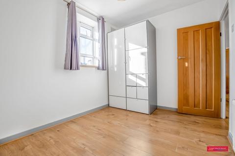 3 bedroom apartment to rent, Kingswood Estate London SE21