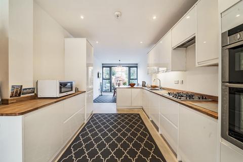 3 bedroom end of terrace house for sale, Musgrove Road, London, SE14