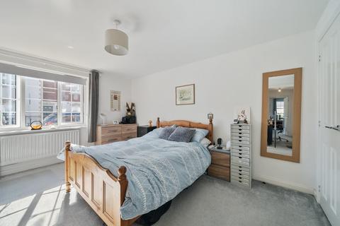 16 Ampthill Way, Faringdon, SN7 7LE