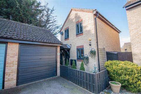 9 Robert Close, Chelmsford, CM2 6FJ