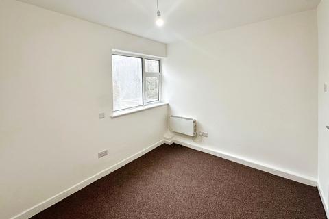 3 bedroom flat to rent, Dovehouse Close, Manchester M45