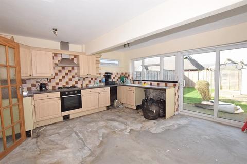 3 bedroom end of terrace house to rent, Burchett Walk, Bognor Regis, PO21