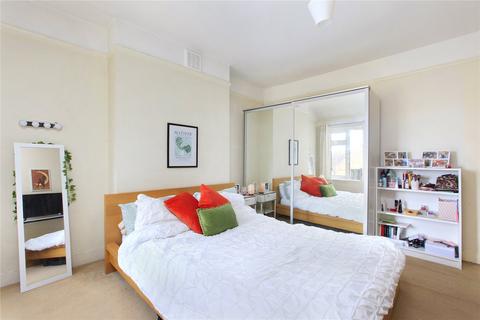 3 bedroom flat for sale, Clapham Common West Side, London