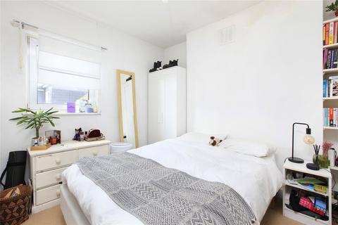 3 bedroom flat for sale, Clapham Common West Side, London