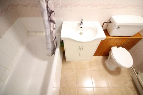 1 bedroom flat to rent, Regina Road, Southall