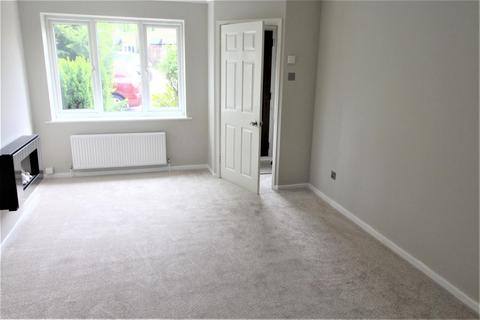 2 bedroom terraced house to rent, Coverley Garth, Yeadon