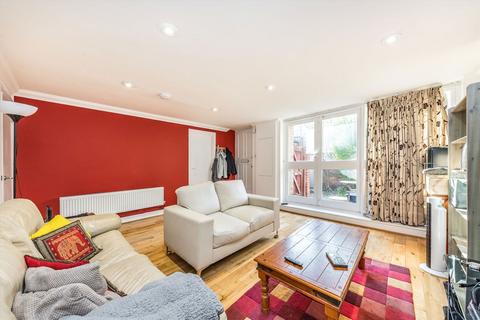 3 bedroom maisonette for sale, Cloysters Green, London E1W