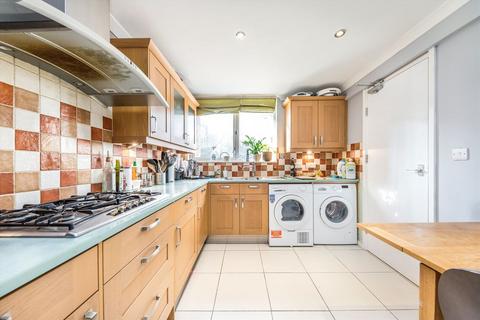 3 bedroom maisonette for sale, Cloysters Green, London E1W