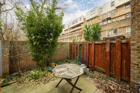 9 Cloysters Green, London, E1W 1LU