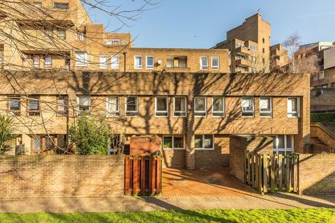 9 Cloysters Green, London, E1W 1LU