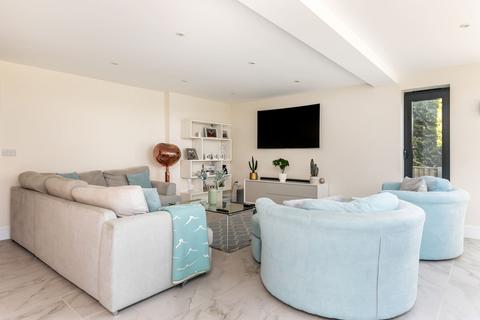 Crantock Lanham Lane, Winchester, SO22 5JS