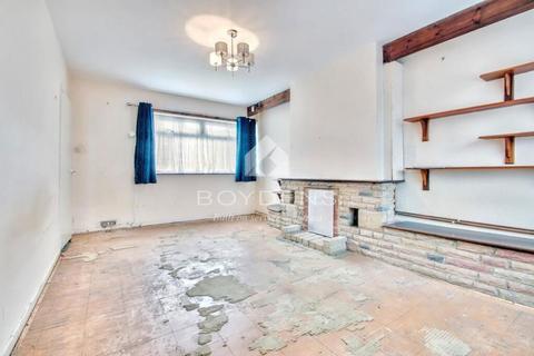 3 bedroom semi-detached house for sale, Beach Way, Jaywick, Clacton-on-Sea, Essex, CO15 2HJ