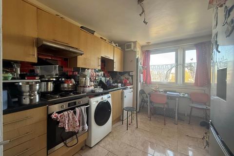 2 bedroom flat for sale, Eynsham Drive, London SE2