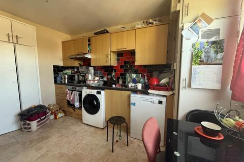 2 bedroom flat for sale, Eynsham Drive, London SE2