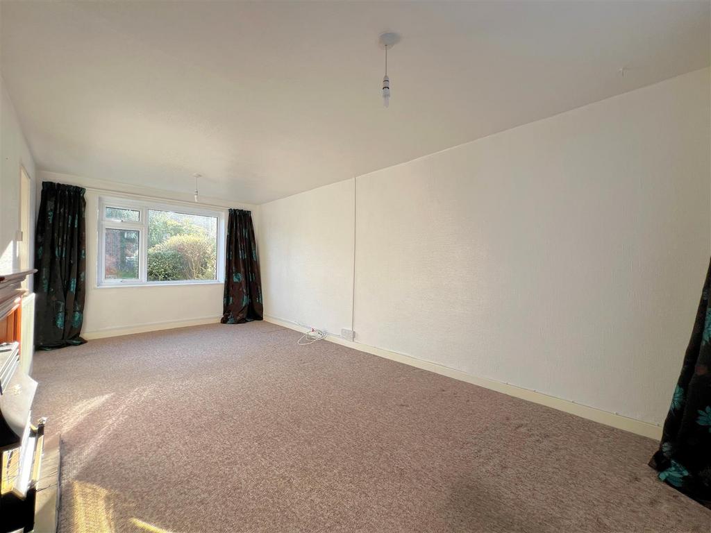 Living room 3.jpg