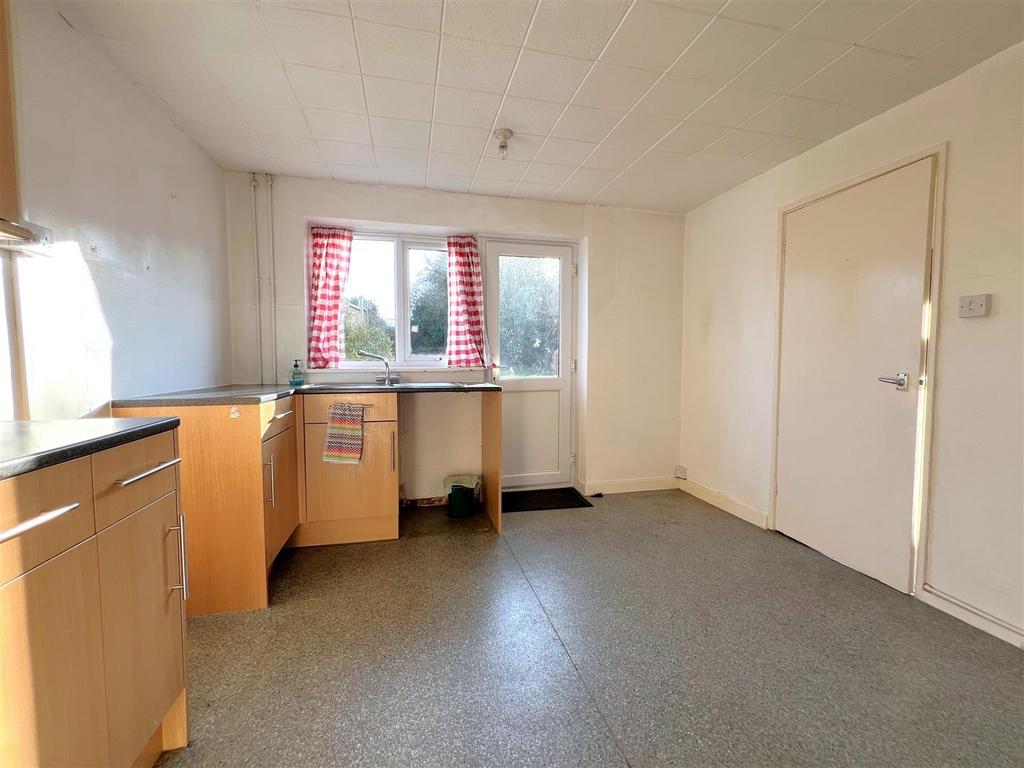 Kitchen 2.jpg