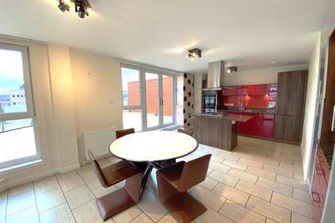 3 bedroom penthouse to rent, Monart Road, Perth