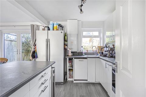 25 Heronfield, Englefield Green, Egham, TW20 0RG