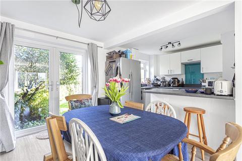 25 Heronfield, Englefield Green, Egham, TW20 0RG