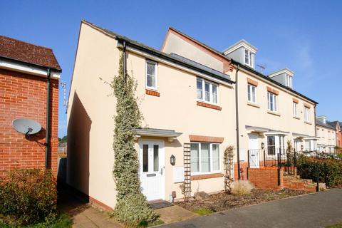 3 bedroom end of terrace house to rent, Eagle Way, Bracknell RG12