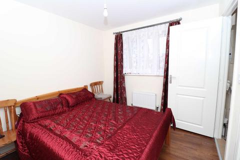 3 bedroom end of terrace house to rent, Eagle Way, Bracknell RG12